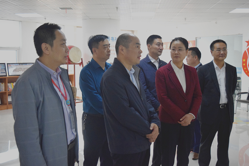 熱烈歡迎河南省委統(tǒng)戰(zhàn)部副部長梁險(xiǎn)峰一行蒞臨安陽青峰網(wǎng)絡(luò)調(diào)研社會階層工作！